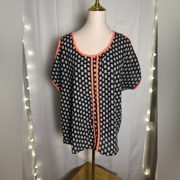 Bobeau Black and Orange Boxy Blouse - Picture 8 of 8